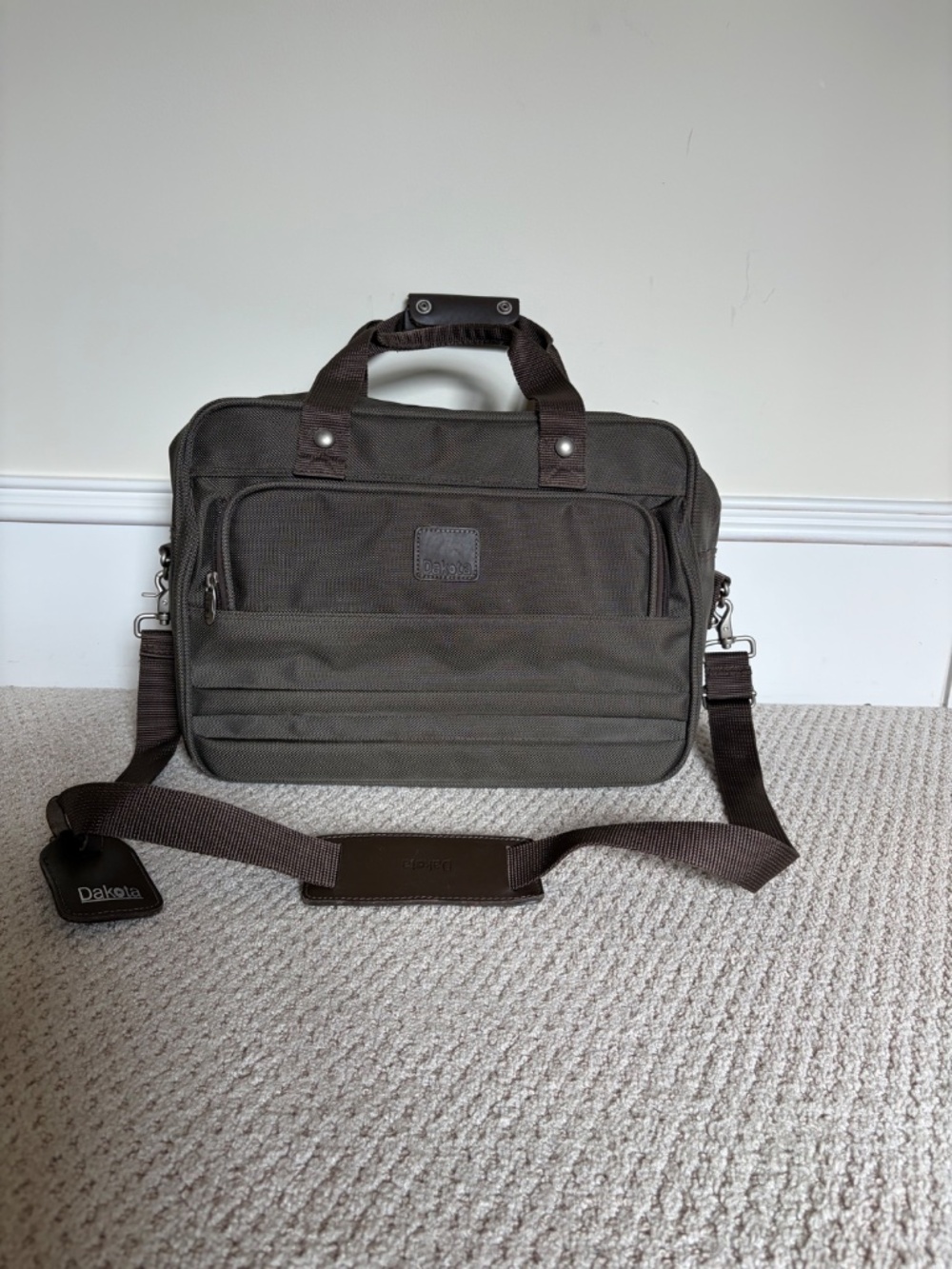 Tumi  luggage brand Dakota Metro East West weekender tote